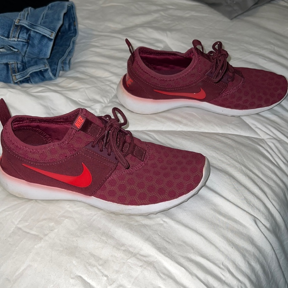 Maroon Nike Juvenate sneaker